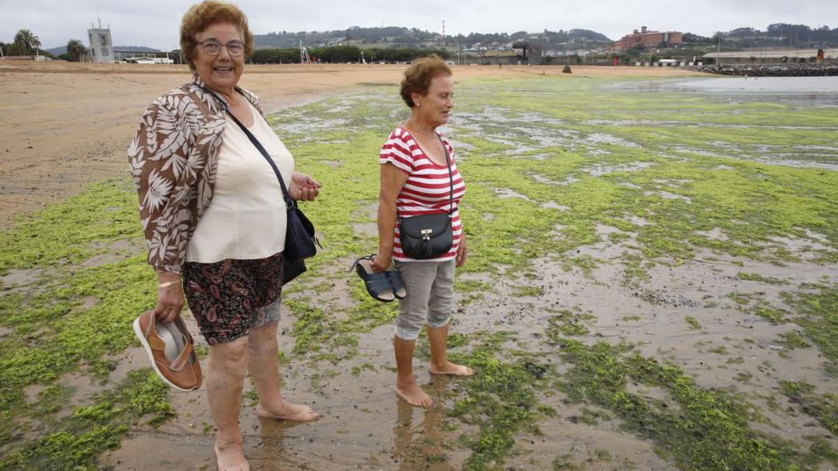 Ana Rodríguez y María del Carmen Tapia, en el Arbeyal. | Ángel González