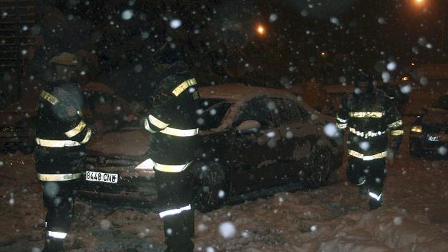 La Unidad Militar de Emergencias de León rescató a unas 120 personas  atrapadas con sus vehículos a causa de las fuertes nevadas en la carretera AP-66