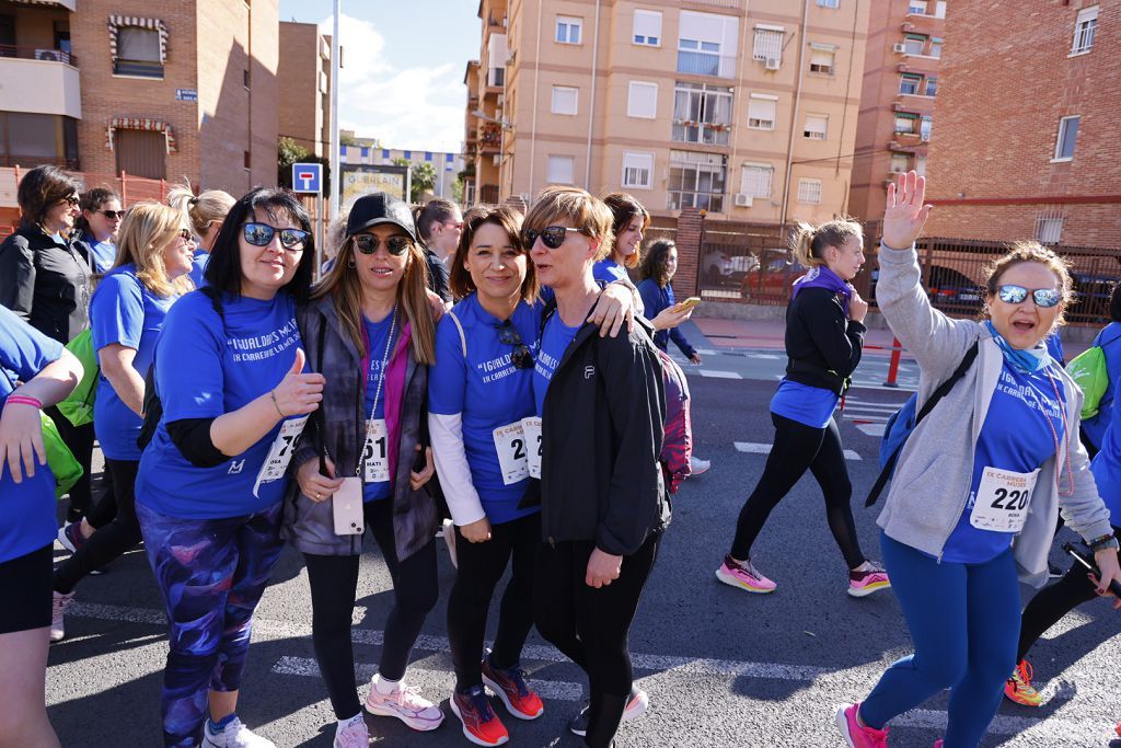 Imágenes del recorrido de la Carrera de la Mujer: avenida Pío Baroja y puente del Reina Sofía (II)