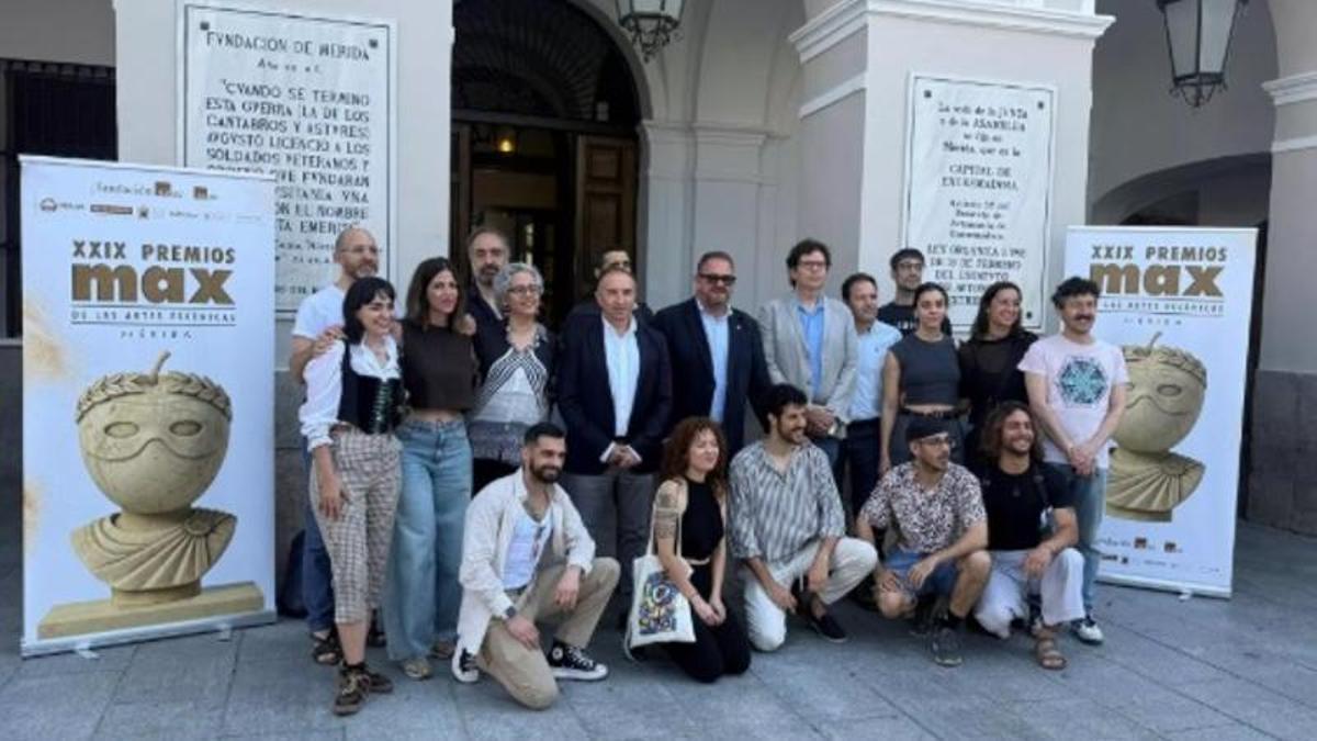 Asistentes a la presentación de los Premios Max, en Mérida.