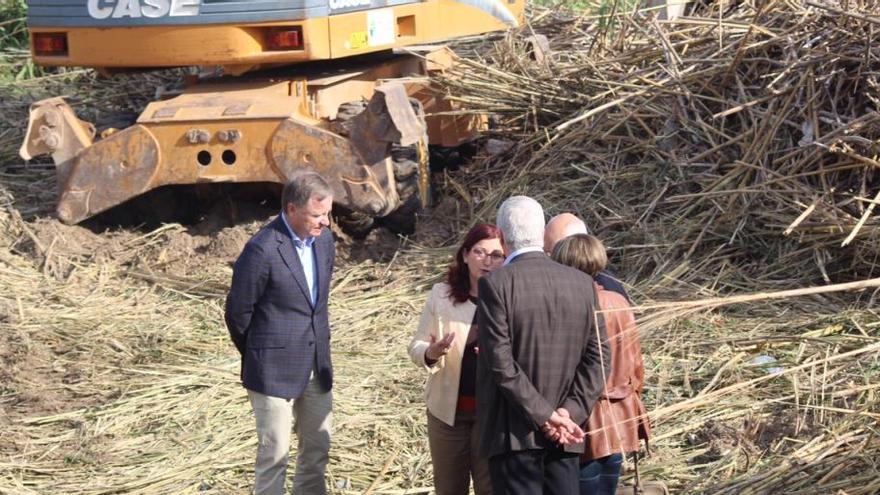 Moragues, delegado del Gobierno, junto a María Ángeles Ureña, presidenta de la CHJ