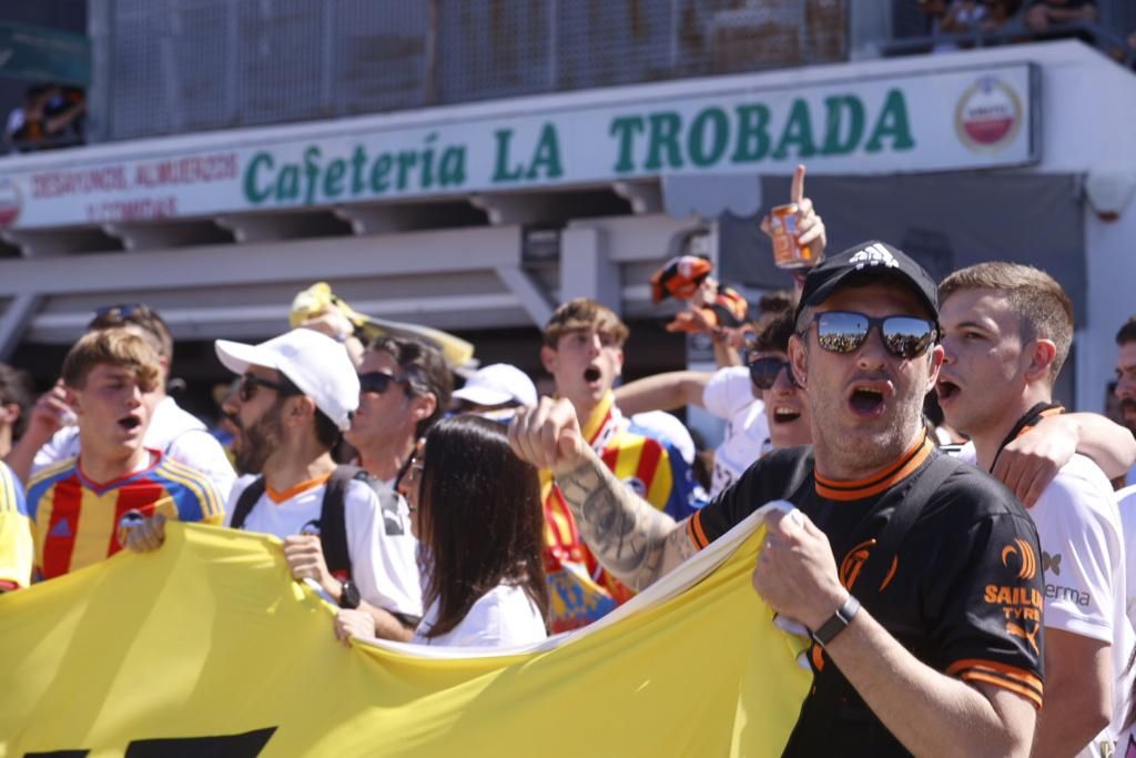 La afición del Valencia CF ante el Elche