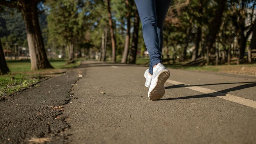 ¿Cuánto se adelgaza caminando una hora al día?