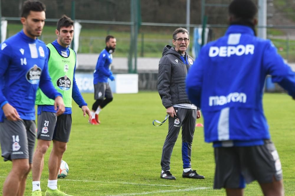 Sabin Merino se entrena con el equipo en Abegondo