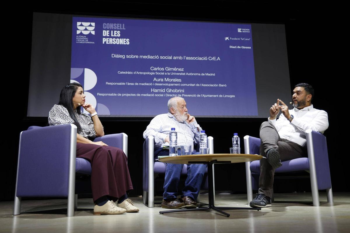 El diàleg central va comptar amb la participació d’Aura Morales, Carlos Giménez i Hamid Ghobrini.