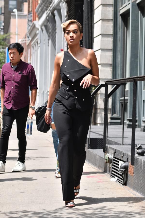 El verano de Rita Ora: oda al negro