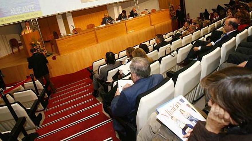Sesión del Congreso Nacional de la Enseñanza Privada, celebrado en Alicante y que clausuró anoche el conseller de Educación, Alejandro Font de Mora