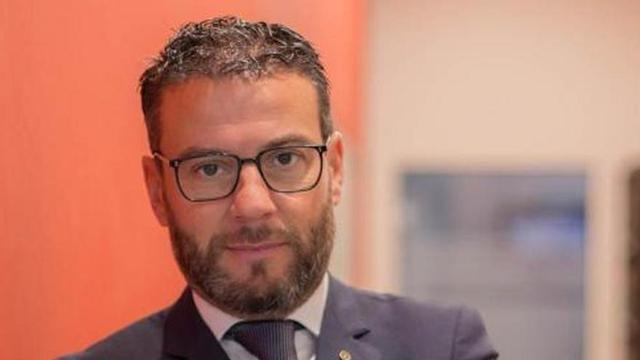 O avogado estradense José Cao García, no seu despacho.