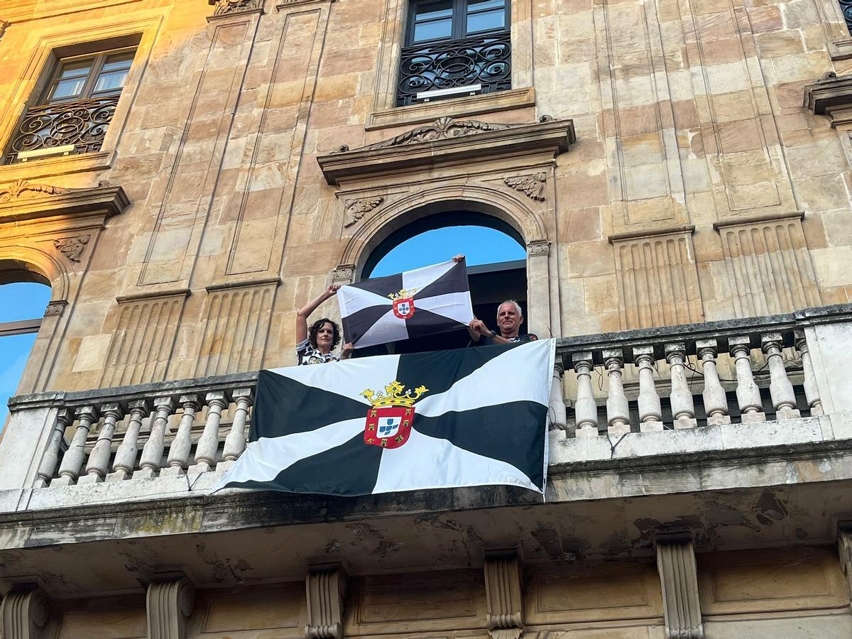 Cristina Reguero y Jesús del Brio, protagonistas en la manifestación de Gijón.