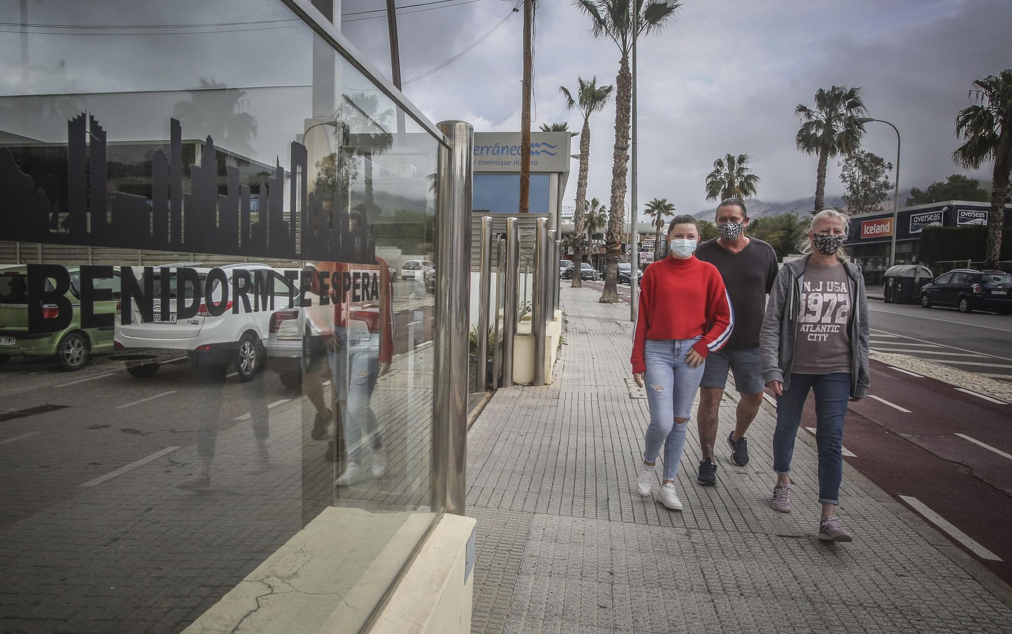 La crisis sanitaria incrementa la repatriación de familias inglesas de Benidorm sin recursos