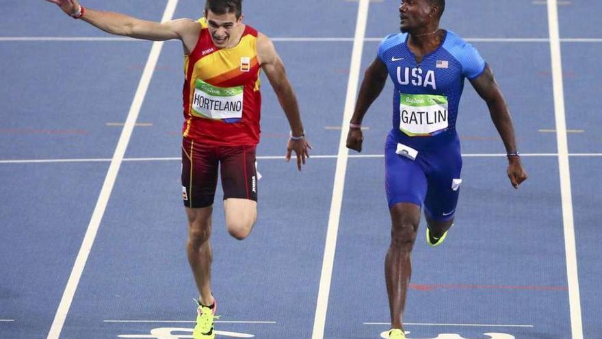 Bruno Hortelano, junto al estadounidense Justin Gatlin, en las semifinales de los 200 metros de los JJ OO de Río. // David Gray