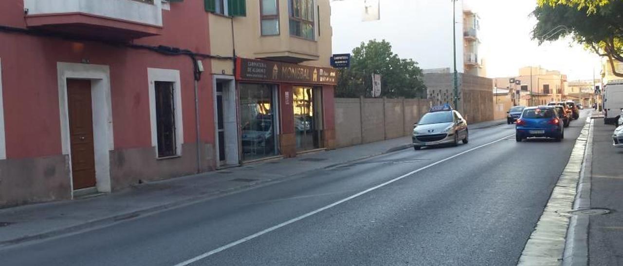 Tramo de la calle Llucmajor de El Molinar donde se produjo el atropello mortal de la mujer.