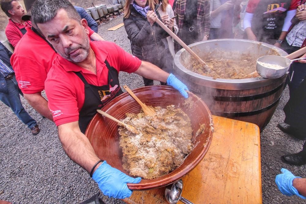 Puchero de La Florida. Reparto del puchero que ...