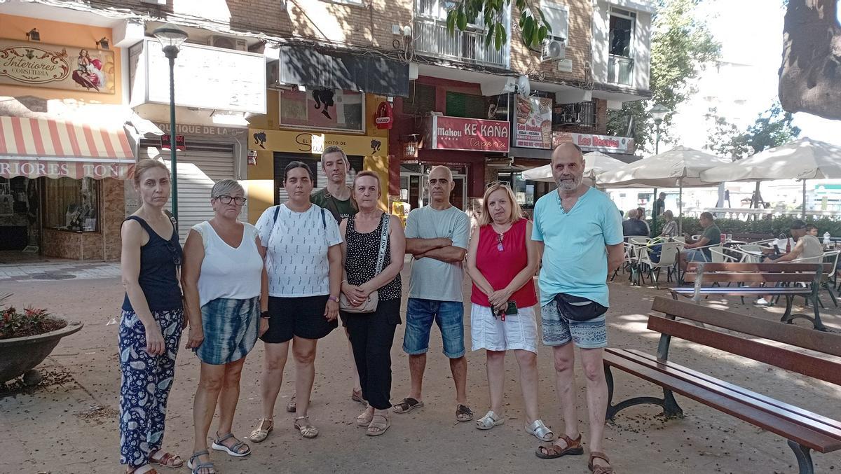ecinos y dirigentes vecinales, en la plaza Monseñor Bocanegra, en Miraflores de los Ángeles, este mes.