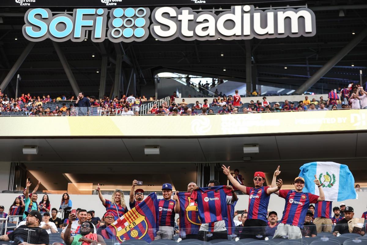 Aficionados del Barça en el SoFi Stadium de Los Ángeles