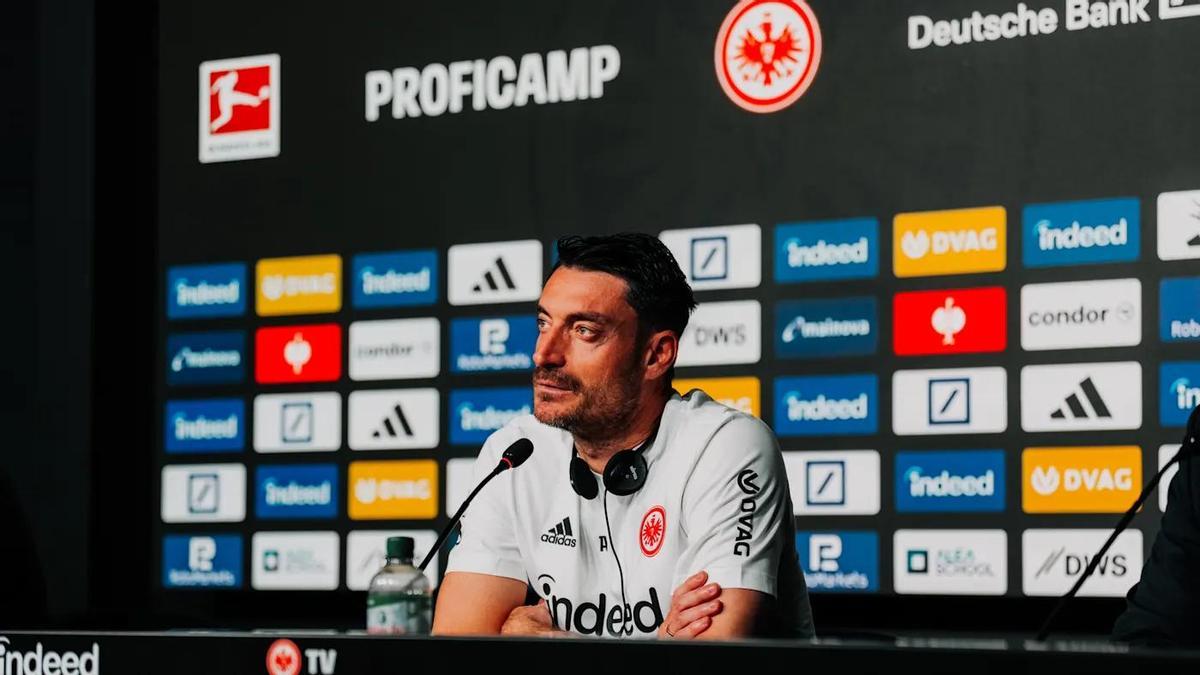 Albert Riera durante su presentación con el Frankfurt