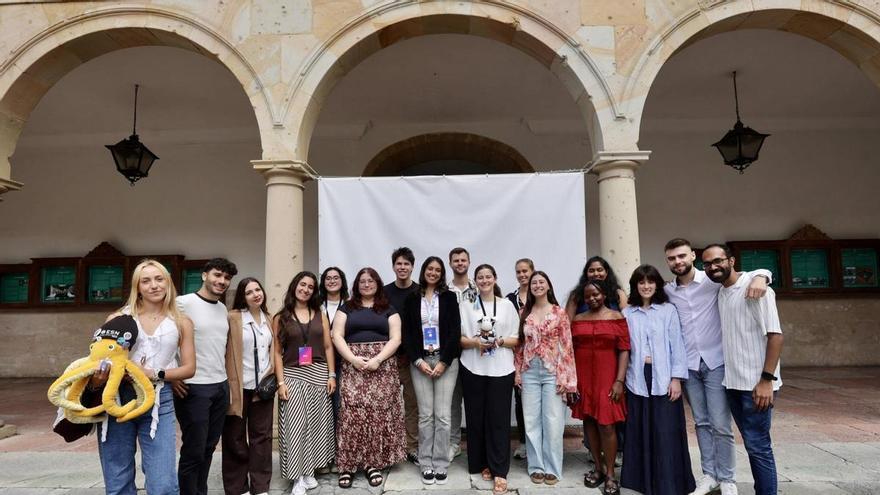 Alumnos de España, Suecia y Rumanía intercambian visiones sobre la universidad en un encuentro en Asturias: "Es necesario conocer otros sistemas educativos"