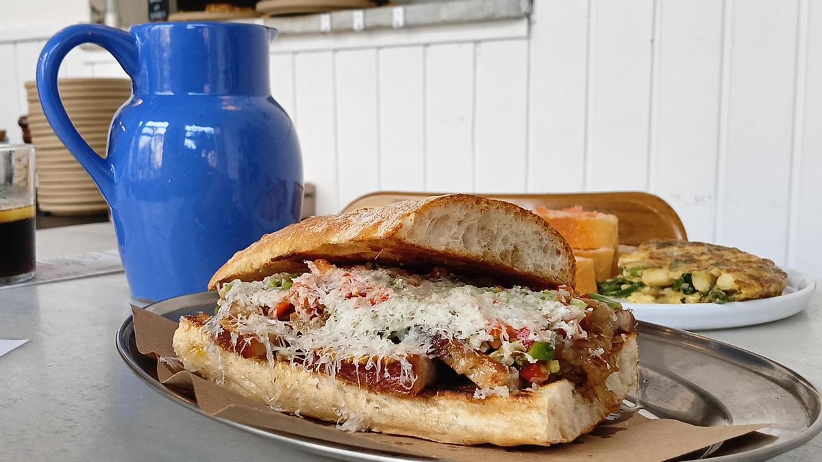 El bocadillo de 'porchetta' del Bar Restaurante Azul.
