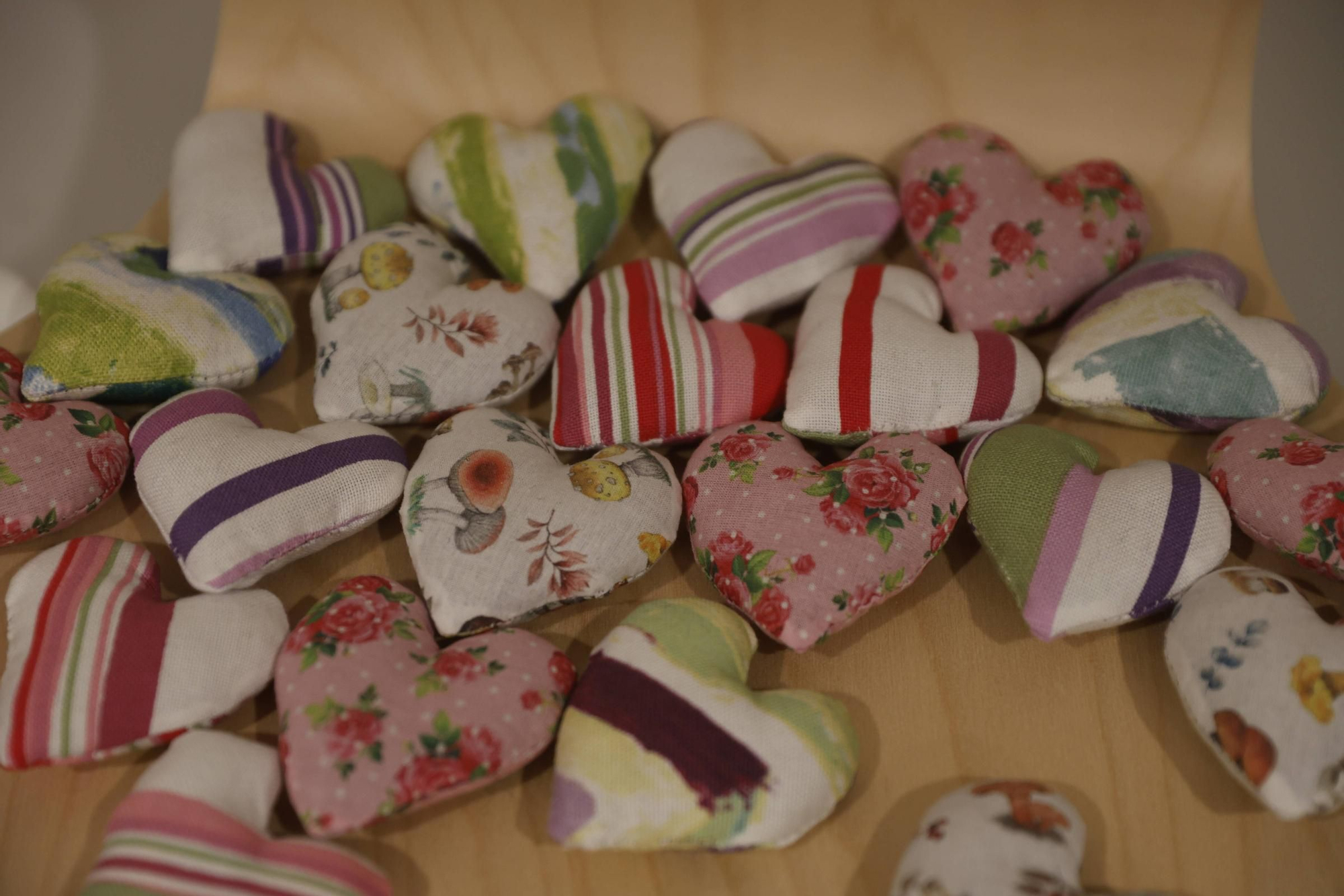Corazones llenos de compañerismo en Gijón para mujeres operadas de cáncer de mama (en imágenes)