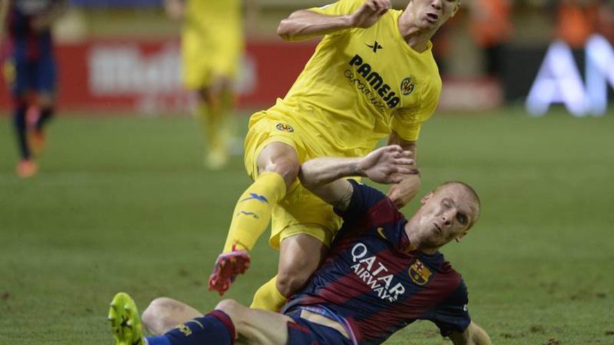 El Villarreal se estrella en los postes de Bravo