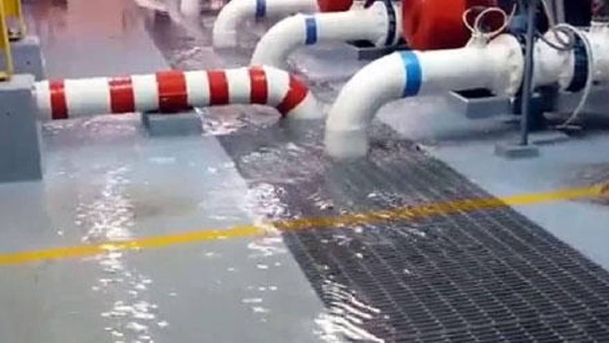 Una fuga de agua obliga a parar la desalinizadora de Xàbia tras anegarla