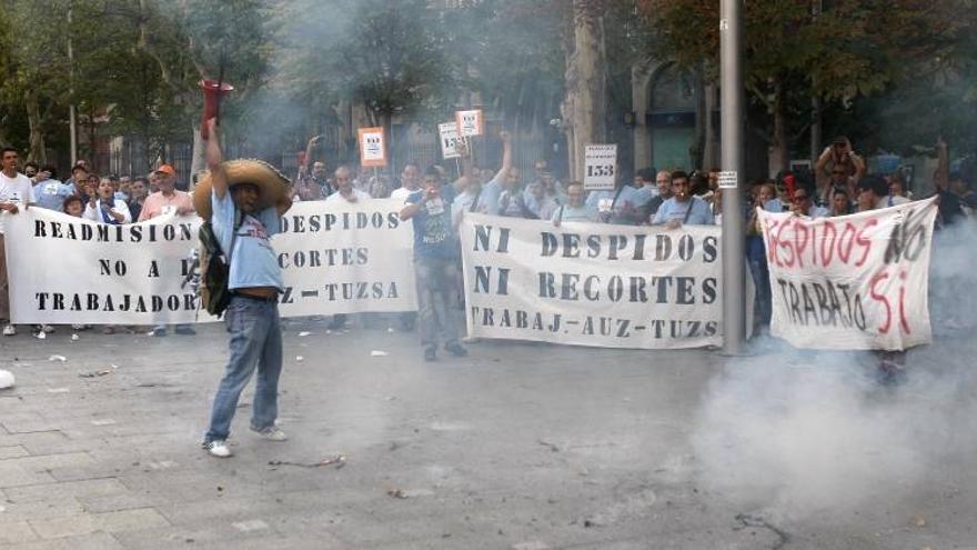 Los despedidos cargan contra el alcalde y anuncian más lucha