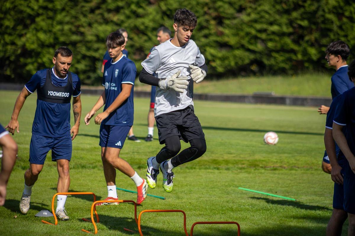 Arranca el Compostela de Carlos de Lerma: "La única manera de enganchar a la afición es demostrarlo en el césped" Arranca el Compostela de Carlos de Lerma: "La única manera de enganchar a la afición es demostrarlo en el césped"