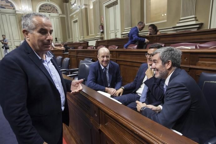 Pleno en el Parlamento de Canarias