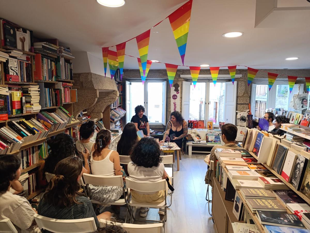 Encuentro de María Fernanda Ampuero con sus lectoras en la librería Lila