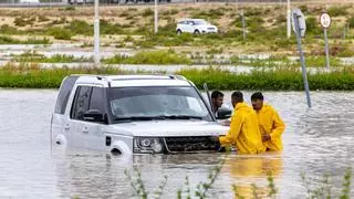 Inundación en el desierto: las tormentas en Dubái paralizan aeropuertos y carreteras