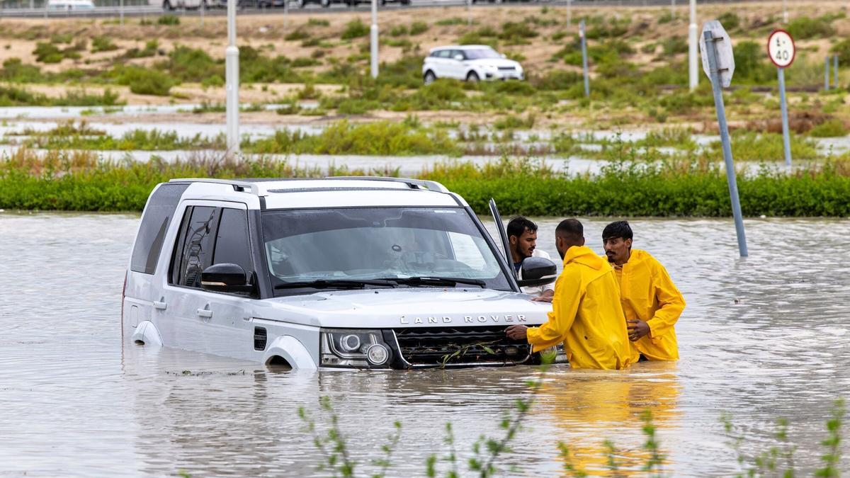 Inundaciones en Dubái por el temporal, en imágenes