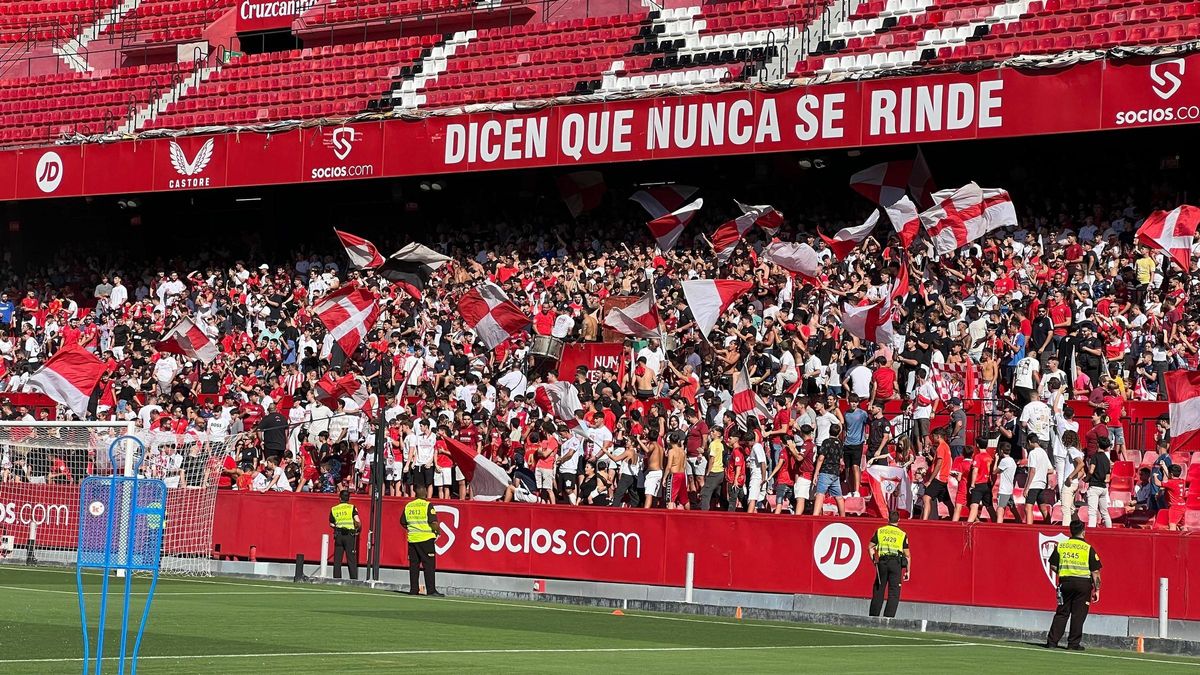 Foto de archivo del entrenamiento del Sevilla FC a puertas abiertas de la reciente temporada