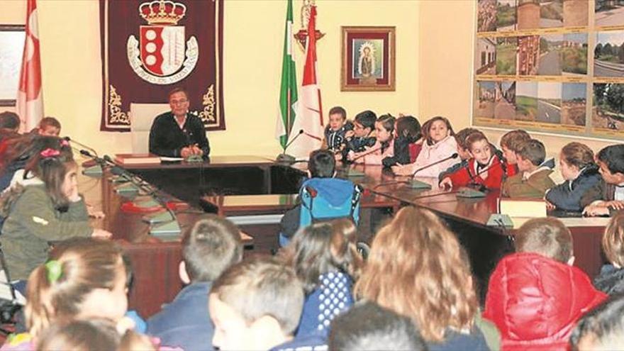 Alumnos del ceip teresa comino, de villafranca, visitan el ayuntamiento