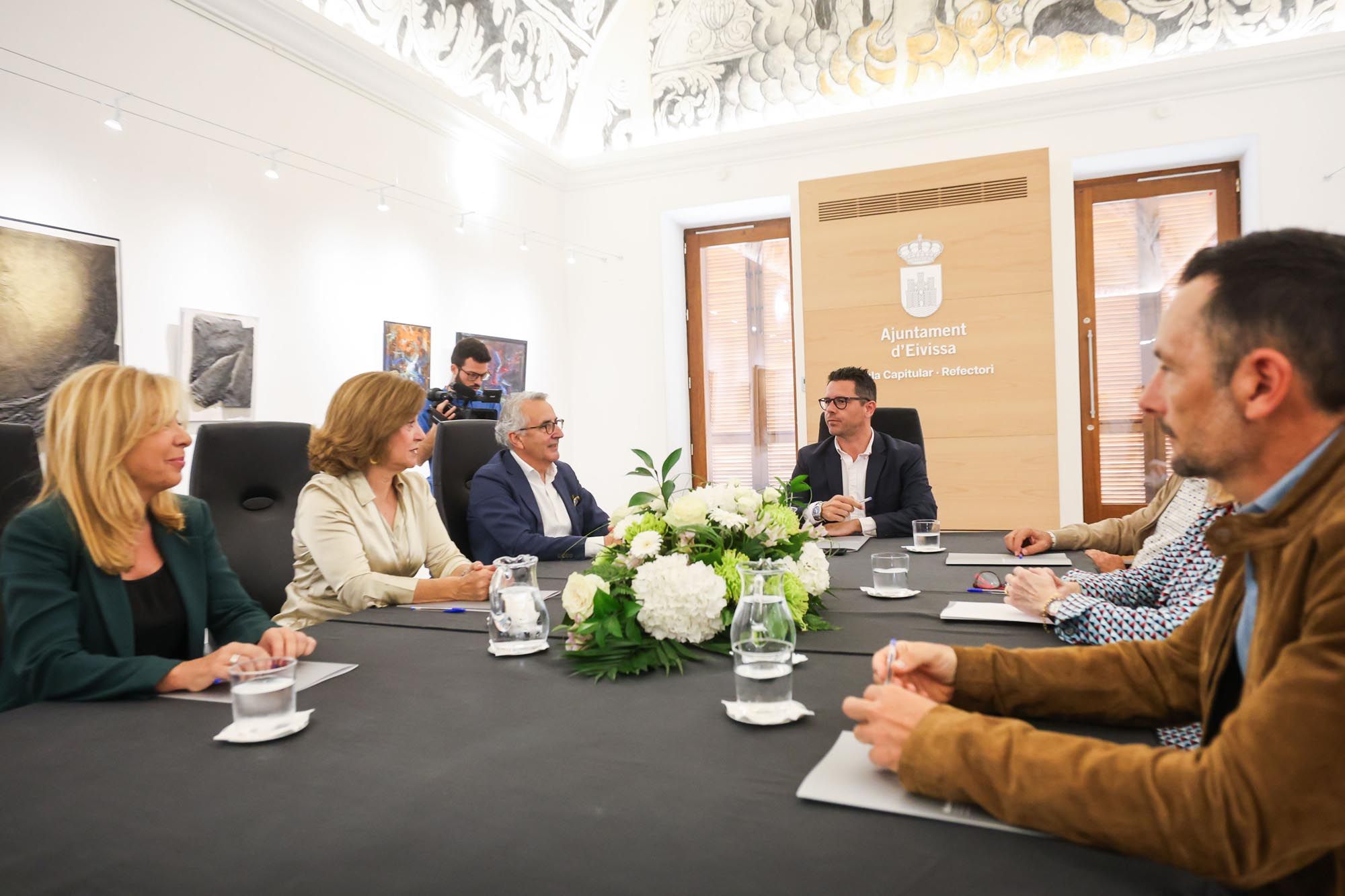 Encuentro de exalcaldes de Ibiza por el aniversario de la Declaración de Patrimono de la Humanidad y capitalidad