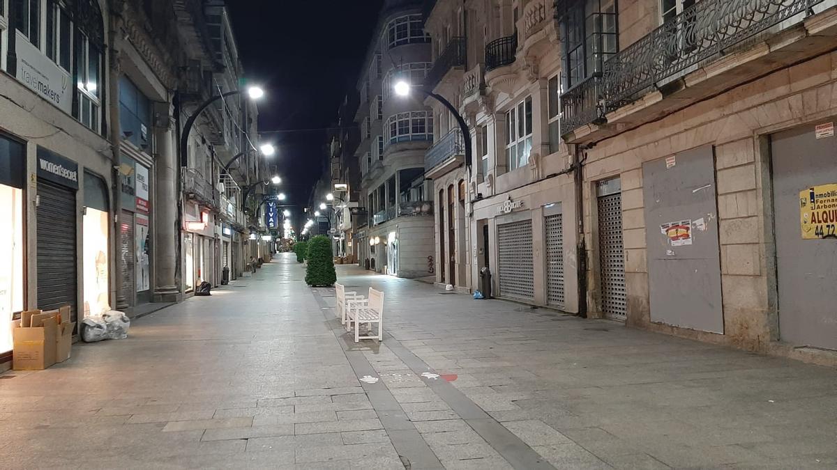 Vista de las calles de Vigo vacías durante el toque de queda