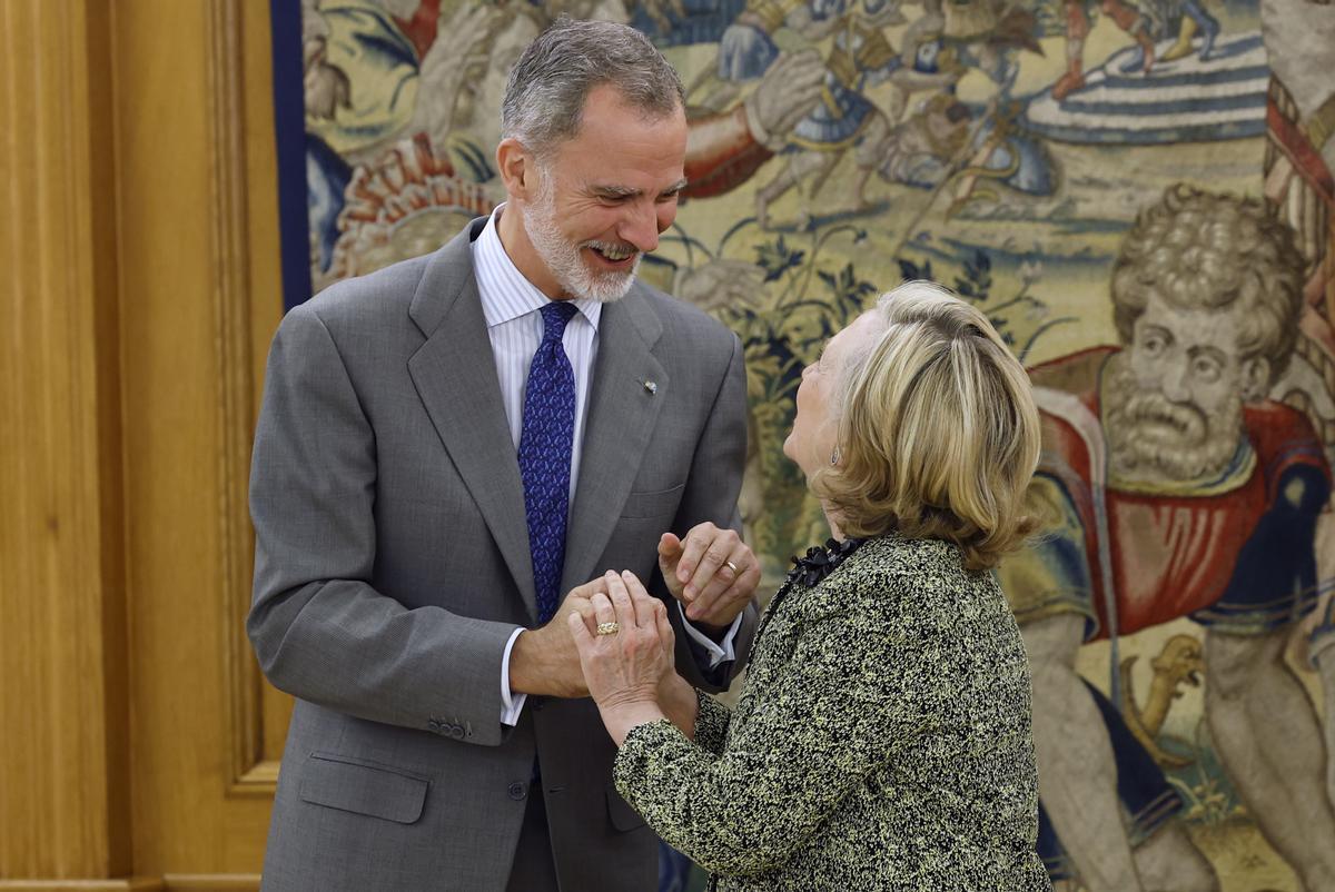 Felipe VI se reúne con Hillary Clinton en la Zarzuela