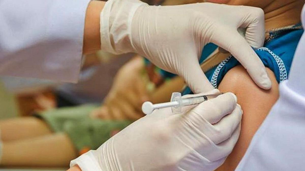 Salud lanza una campaña de vacunación contra la meningitis.