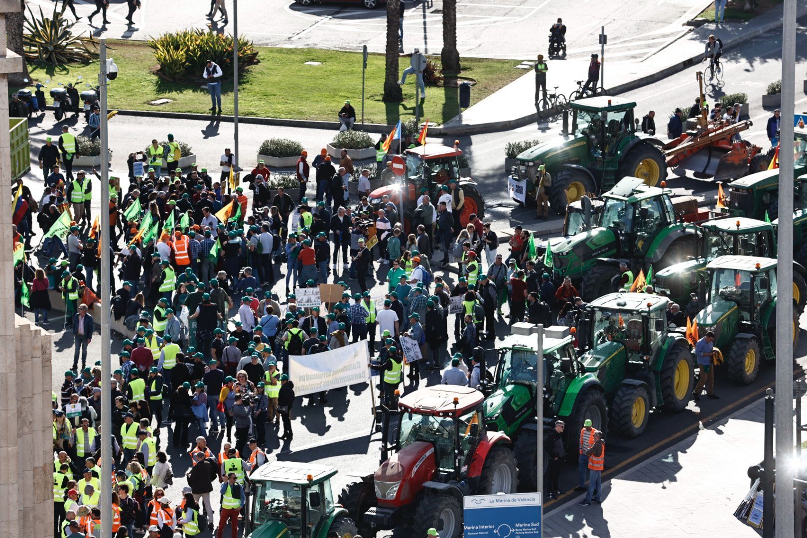 La tractorada de los agricultores valencianos, en imágenes