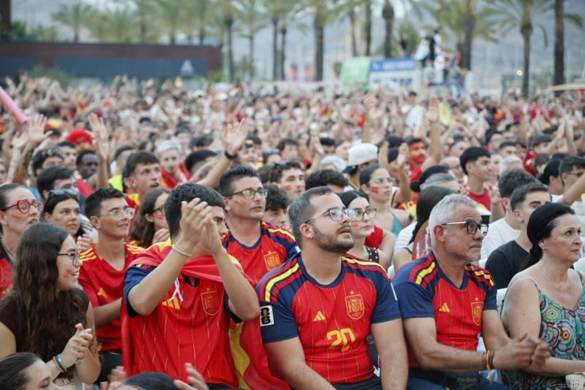 Los mejores momentos de la afición de España en Cartagena, en fotos