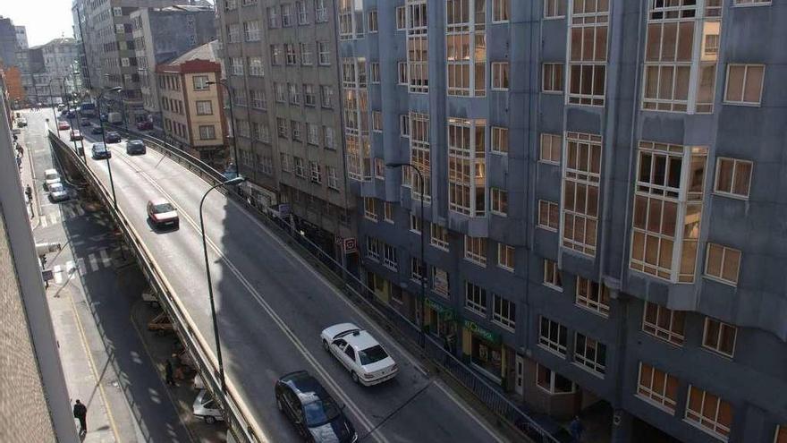 Viaducto de la ronda de Nelle sobre el cruce con la avenida de Finisterre.