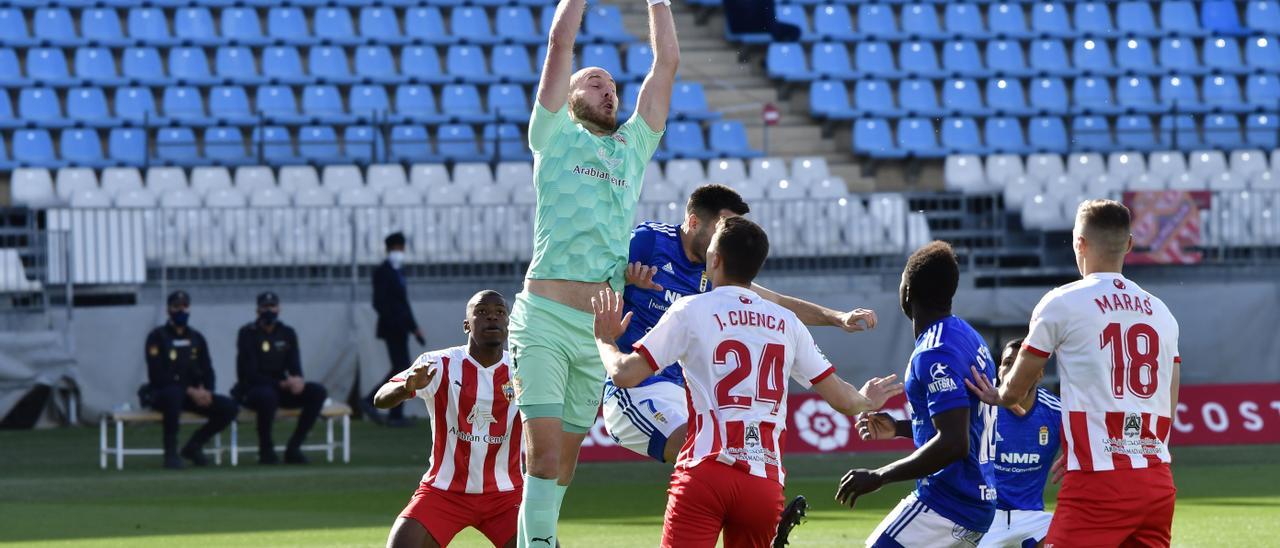 Obeng, de espaldas durante el partido