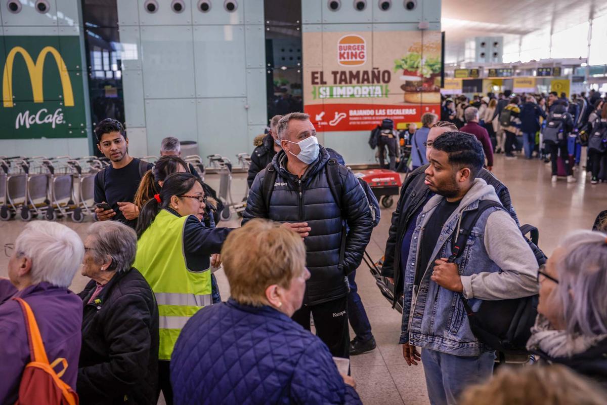 Importantes demoras en El Prats por la huelga de los trabajadores de handling de Iberia