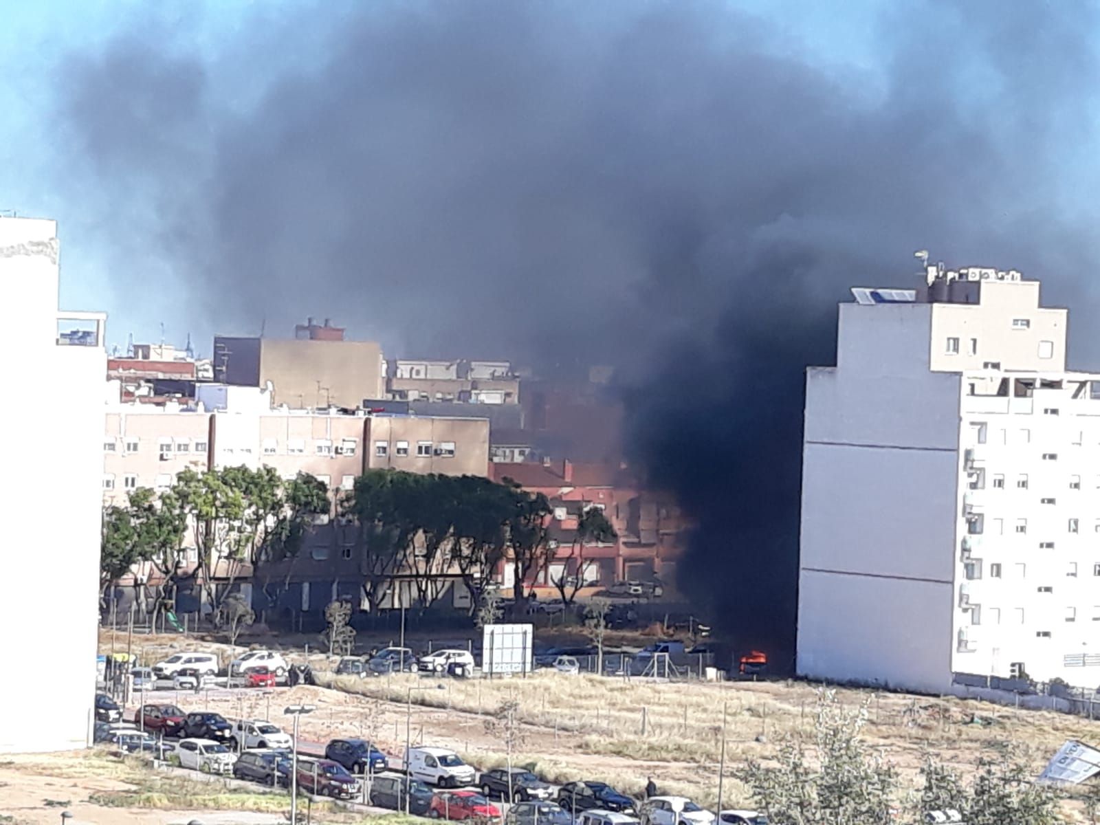 Tres vehículos se incendian en Albal