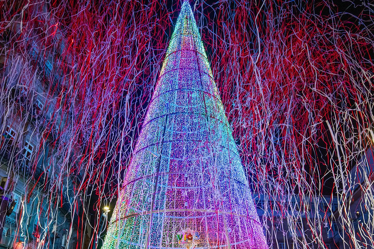 &quot;Navidad minuto cero&quot;. Instante del encendido de las luces en Vigo, el 19 nov 2022.