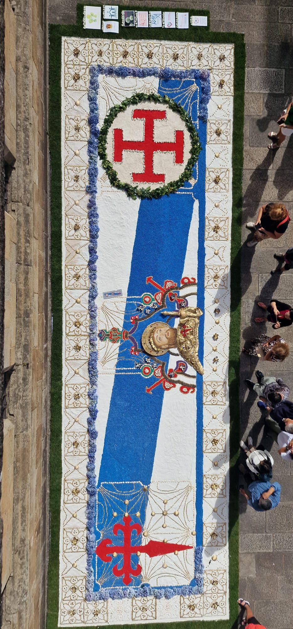 La Asociación Cultural Alfombras de Bueu en Santiago en el Día del Apóstol