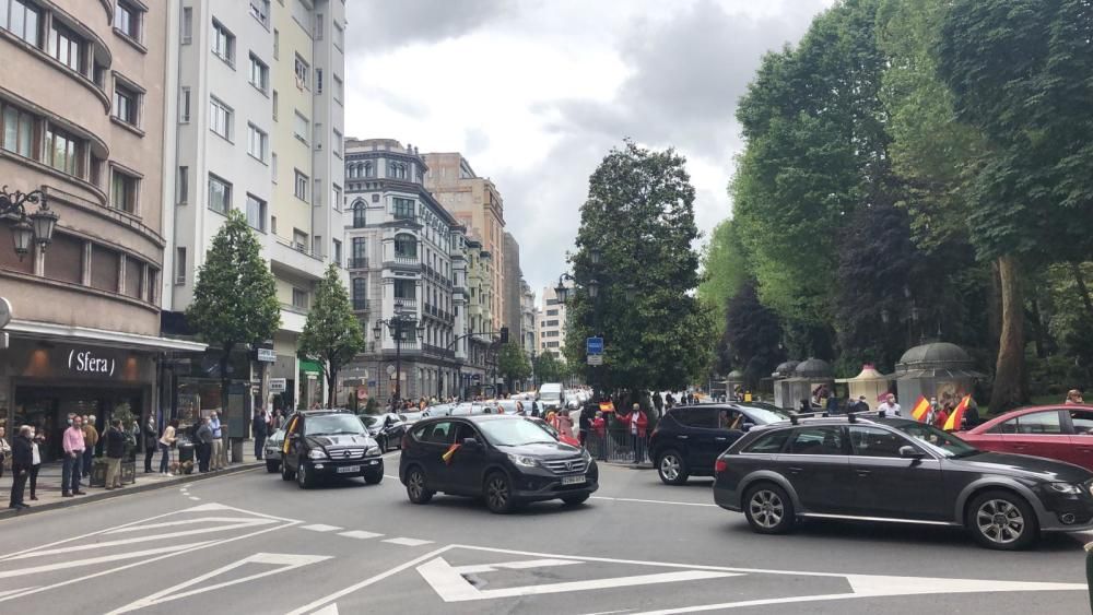 Así fue la manifestación en coche convocada por Vox en Oviedo