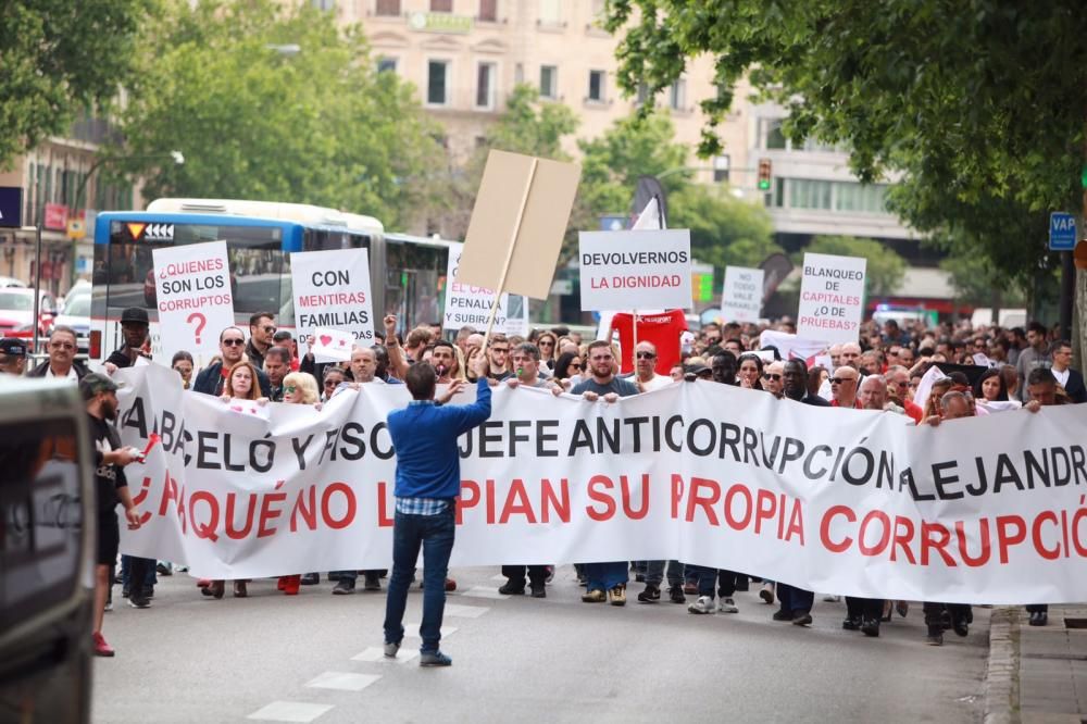 Más de 500 personas protestan por el cierre de Megasport y por el Caso Cursach