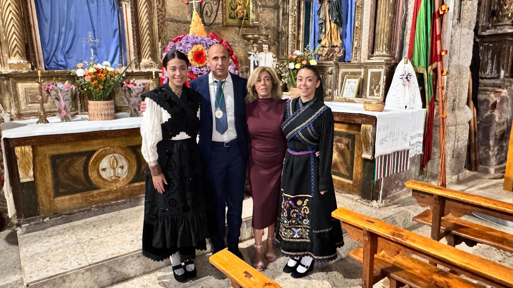 Villadepera honra a la Virgen del Rosario