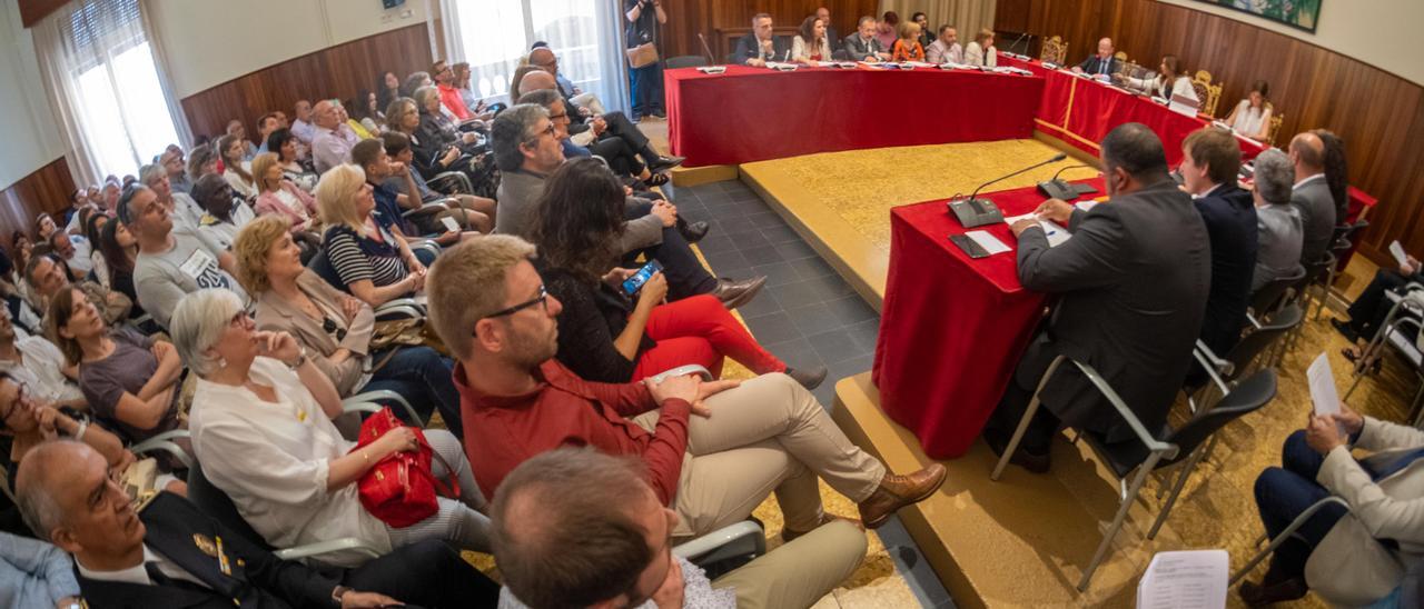 El ple d'investidura d'Agnès Lladó com a alcaldessa de Figueres