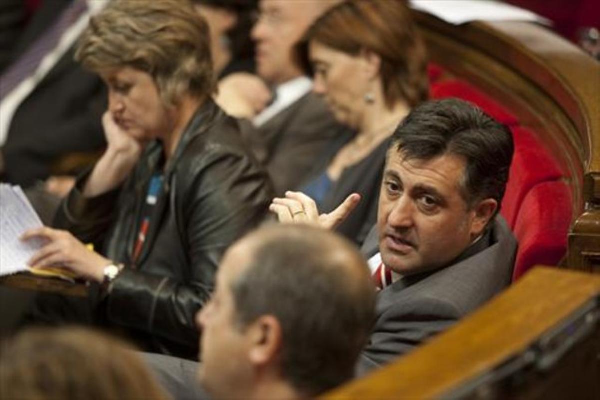 Joan Puigcercós, exlíder d’ERC, es dirigeix a Felip Puig, el 2010. Joan Puigcercós, exlíder d’ERC, es dirigeix a Felip Puig, el 2010.
